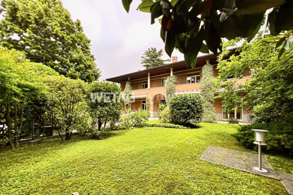 Villa spacieuse et majestueuse entourée d'espaces verts à vendre à Mendrisio – photo 11 sur 11