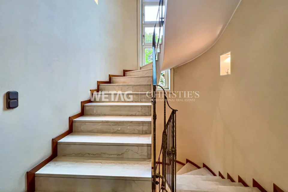 Villa spacieuse et majestueuse entourée d'espaces verts à vendre à Mendrisio – photo 10 sur 11