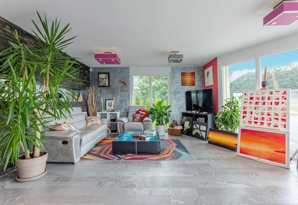 5.5-Zimmer-Villa: Zeitgenössische Eleganz und außergewöhnliches Panorama!