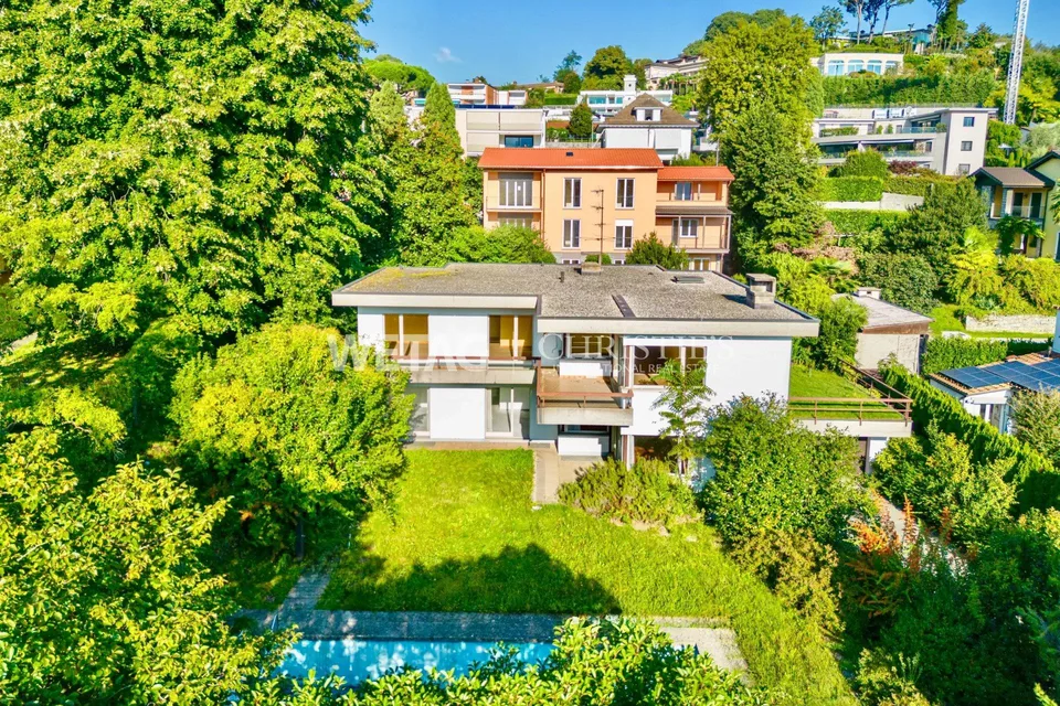 Lugano-Sorengo: Villa zum Renovieren mit angrenzendem Baugrundstück...