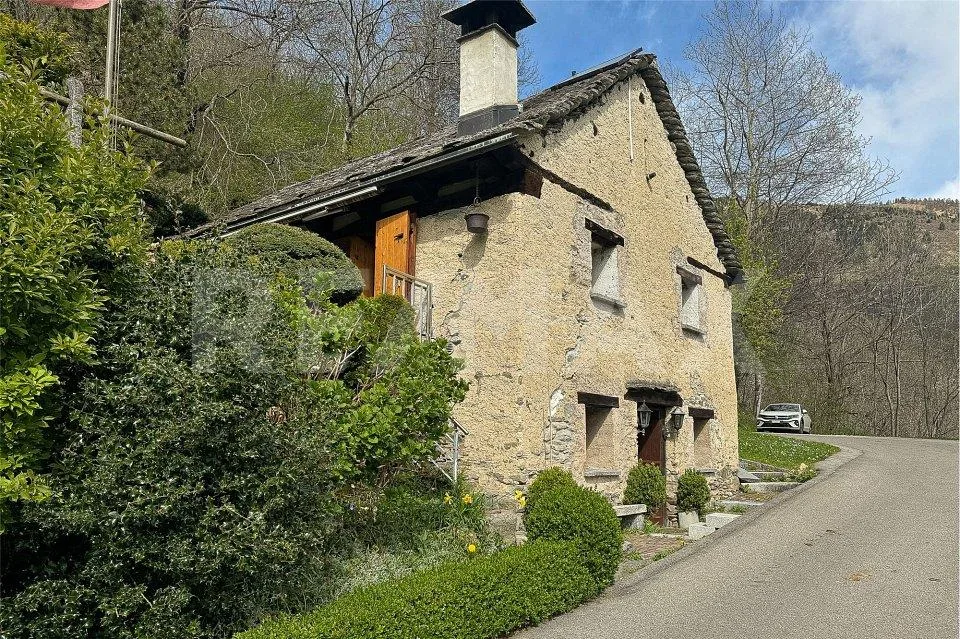 Rustico con vista sulla valle