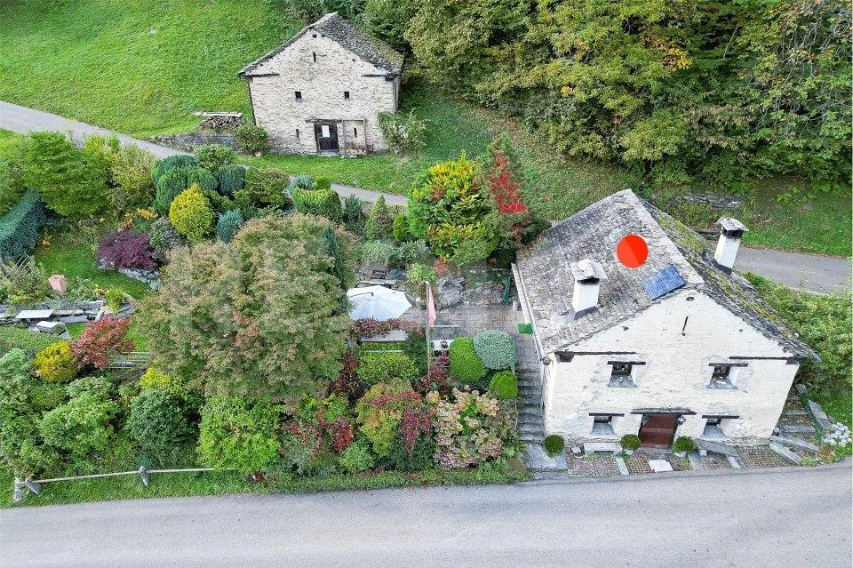 Rustico con vista sulla valle