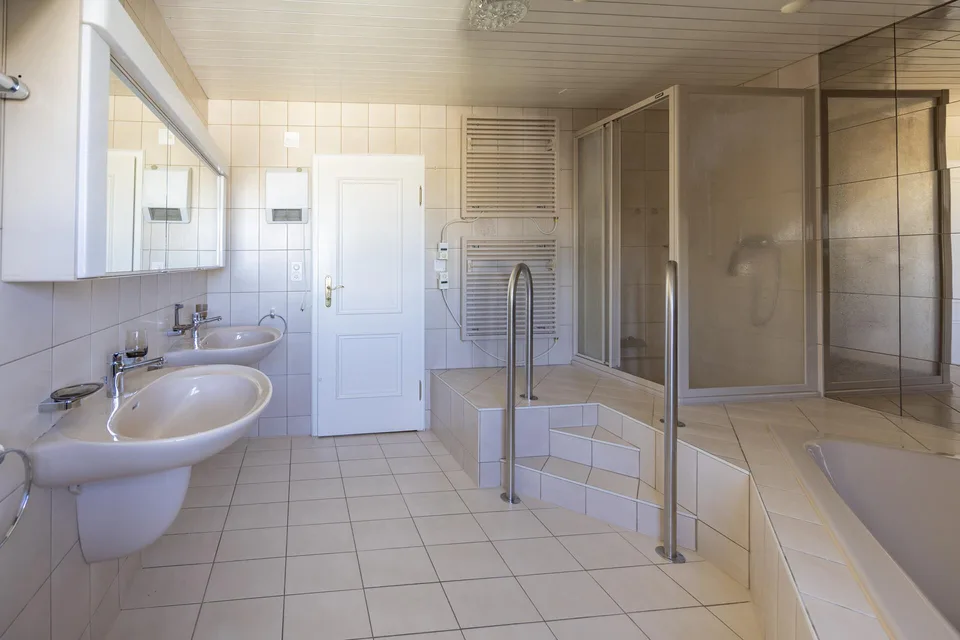 Large penthouse apartment in tax-friendly Bottighofen – photo 23 of 30