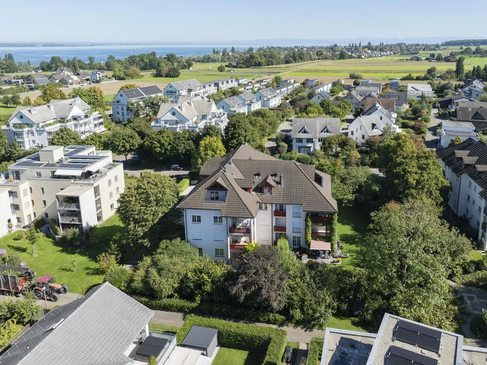 Ampio appartamento penthouse a Bottighofen con vantaggi fiscali