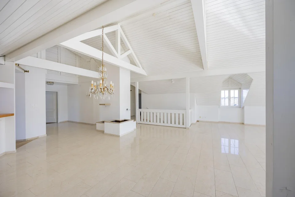 Large penthouse apartment in tax-friendly Bottighofen – photo 6 of 30