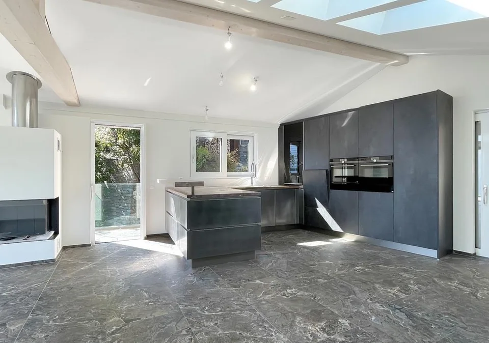 Moderne trifft Tessiner Charme - Villetta mit Seesicht
