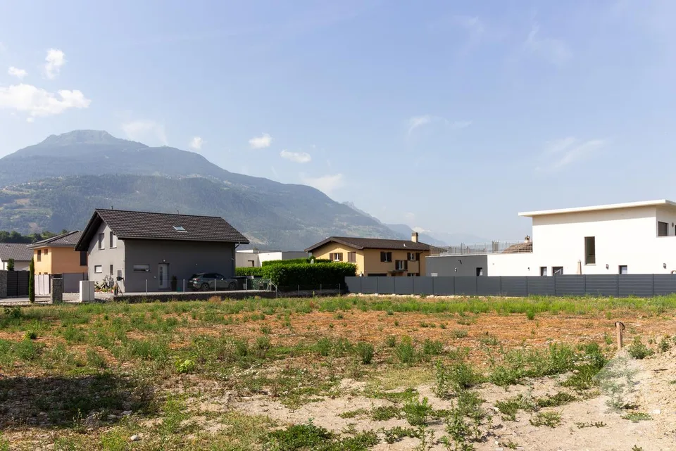 Maison contiguë moderne de 5.5 pièces dans un environnement calme