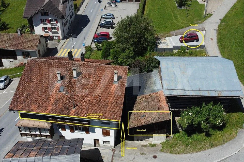 4 Zimmerwohnung und separate Parzelle mit 3 Parkplätzen