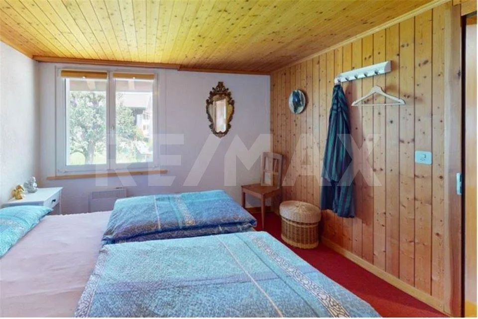 4 Zimmerwohnung und separate Parzelle mit 3 Parkplätzen