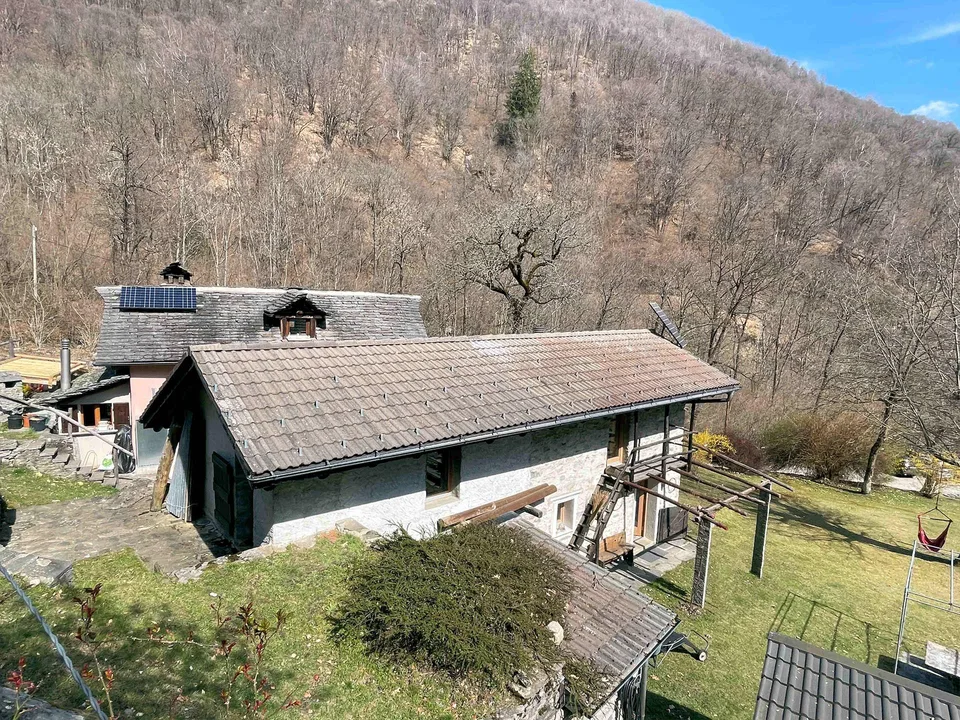 Originali rustici ben ristrutturati immersi nella natura