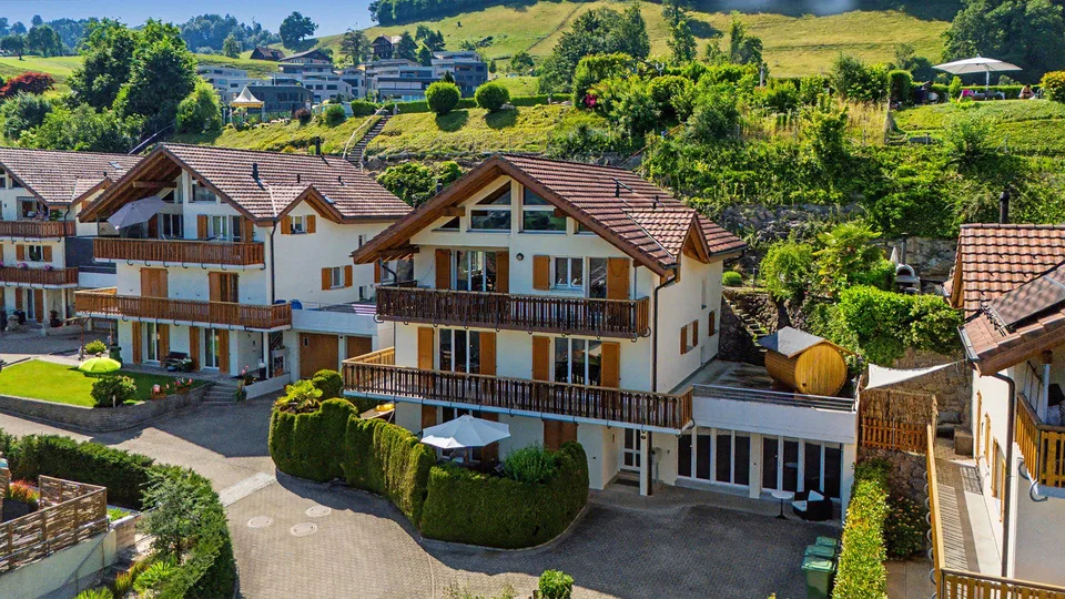 Privatsphäre & Panorama – aussergewöhnliche Maisonette in Meierskappel