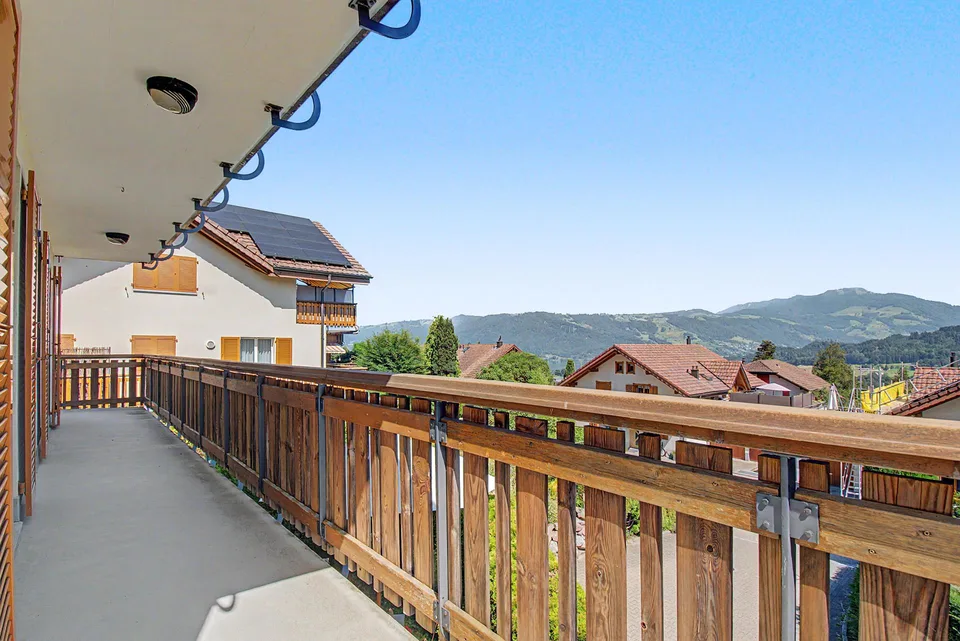 Privatsphäre & Panorama – aussergewöhnliche Maisonette in Meierskappel