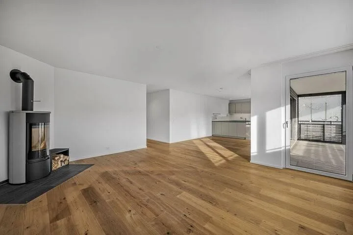 NEUWERTIG MIT BLICK INS WEITE GRÜN