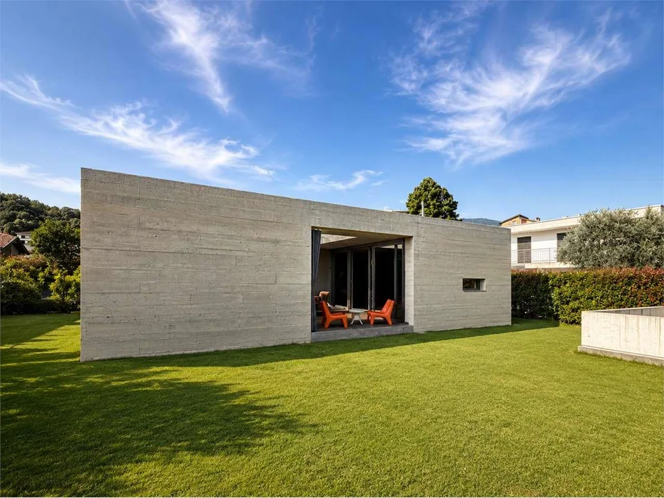 Eleganza contemporanea immersa nella tranquillità di Tremona