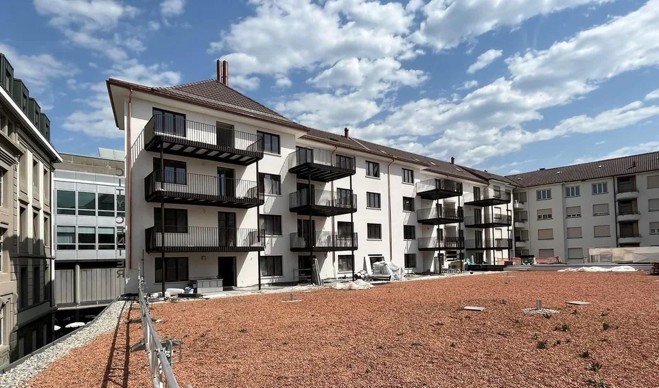 Schöne 2.5-ZW mit 2 Balkone im Zentrum von Biel