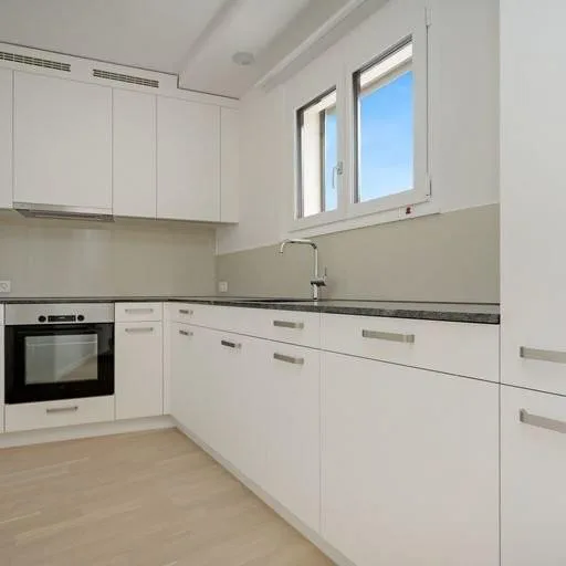 Schöne 2.5-ZW mit 2 Balkone im Zentrum von Biel