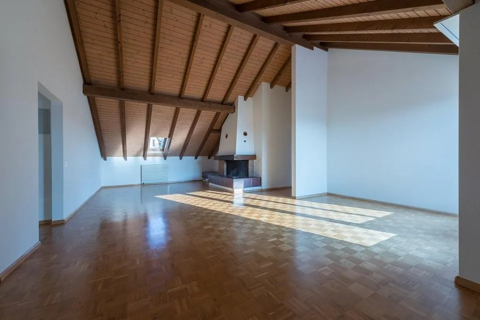 Ottimo per le famiglie 4,5 camere in un'area verde, asilo nido all'angolo