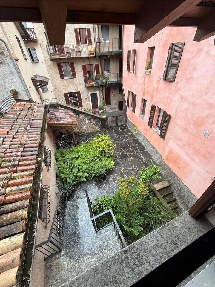 Elegante casetta di nucleo duplex con giardino a Viganello
