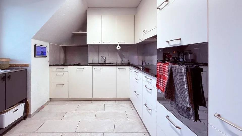 6.5-Zimmer-Maisonettewohnung mit Cheminée und zwei Balkonen in Riehen