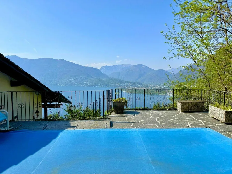 Proprietà con fascino mediterraneo e piscina