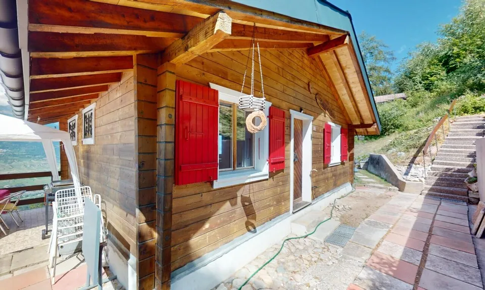 Chalet ristrutturato di fronte alle vette, ideale come seconda casa