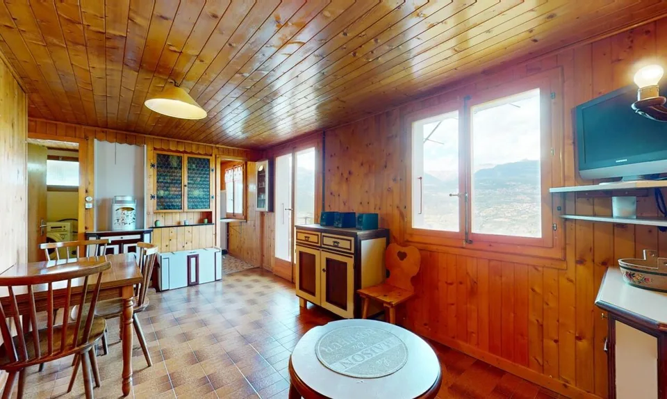 Chalet ristrutturato di fronte alle vette, ideale come seconda casa