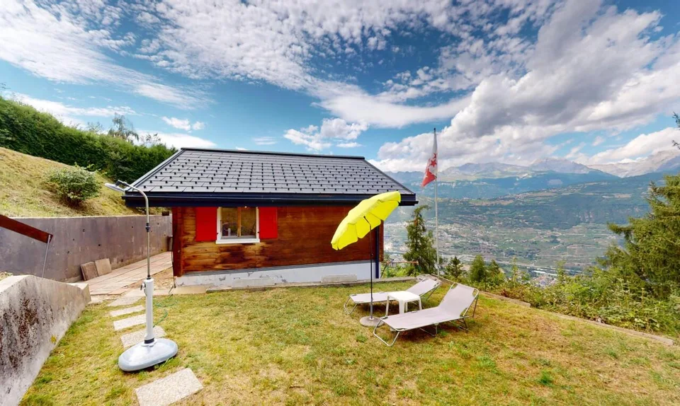 Chalet ristrutturato di fronte alle vette, ideale come seconda casa