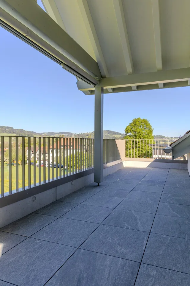 Appartement de toit exclusif 4.5 pièces avec galerie et terrasse spacieuse