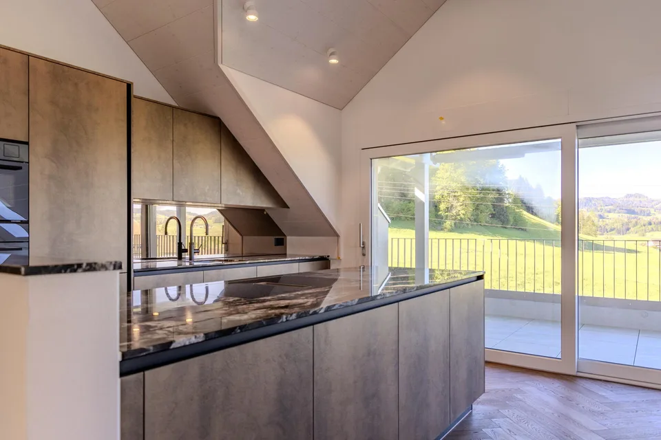 Appartement de toit exclusif 4.5 pièces avec galerie et terrasse spacieuse