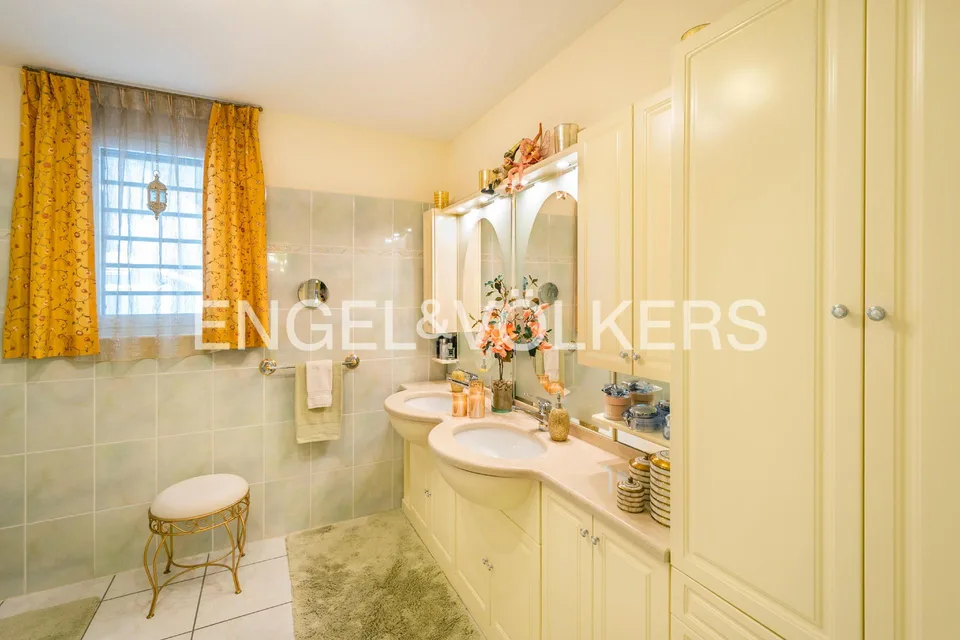 Elegant garden apartment at the yacht harbor with lake view (2) – photo 10 of 13
