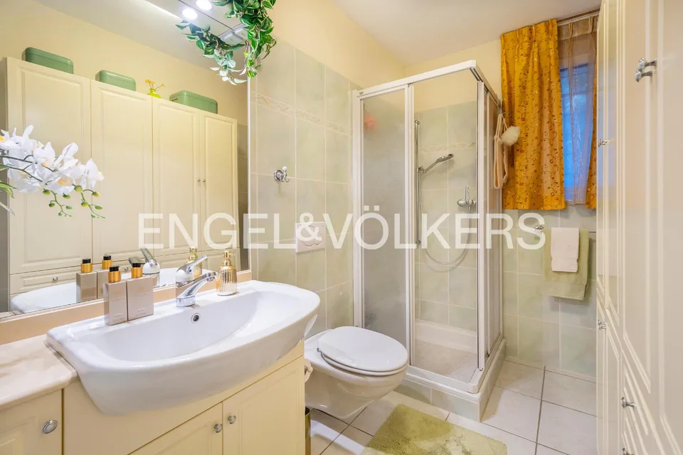 Elegant garden apartment at the yacht harbor with lake view (2) – photo 12 of 13