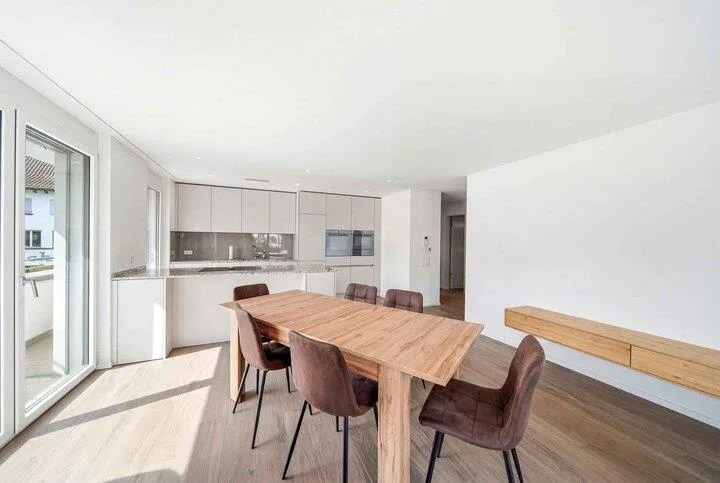 MODERNE 3.5-ZIMMER-EIGENTUMSWOHNUNG MIT BALKON UND MINERGIE-STANDARD