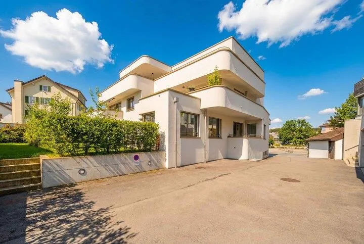 MODERNE 3.5-ZIMMER-EIGENTUMSWOHNUNG MIT BALKON UND MINERGIE-STANDARD – Foto 8 von 9