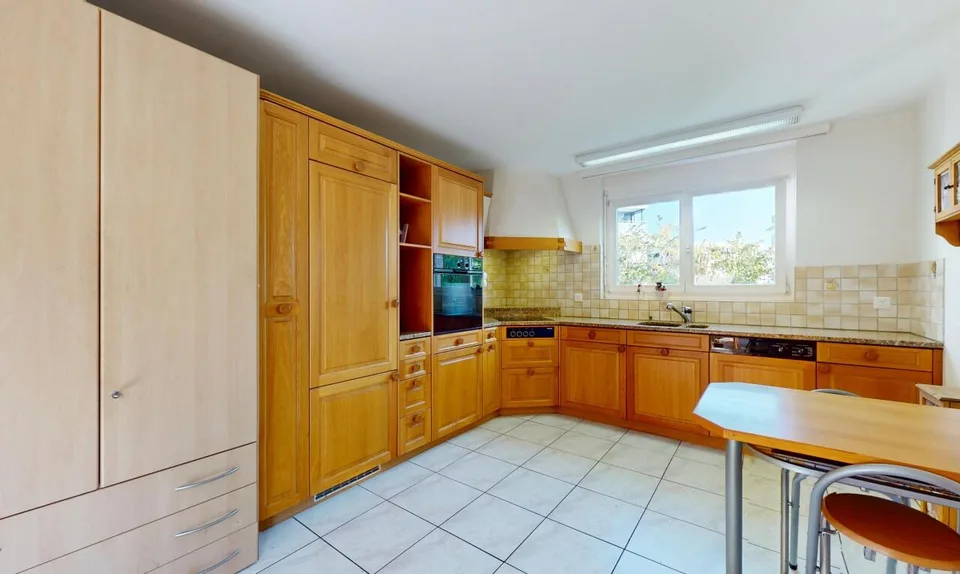 Komfort, Licht und privater Garten - superb Duplex in Morat