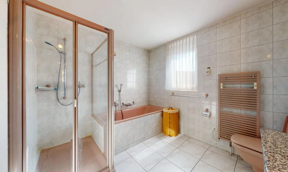 Confort, lumière et jardin privé – superbe duplex à Morat – photo 8 sur 19