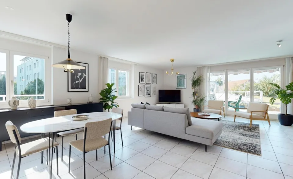 Confort, lumière et jardin privé – superbe duplex à Morat
