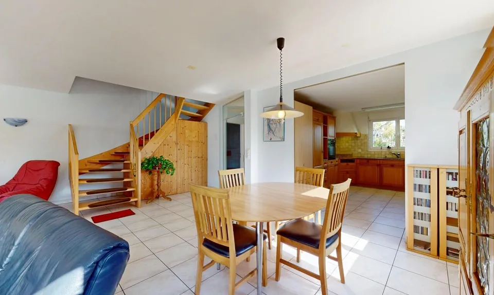Komfort, Licht und privater Garten - superb Duplex in Morat