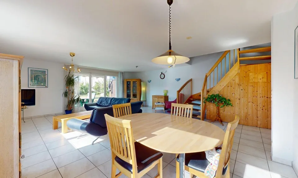 Komfort, Licht und privater Garten - superb Duplex in Morat