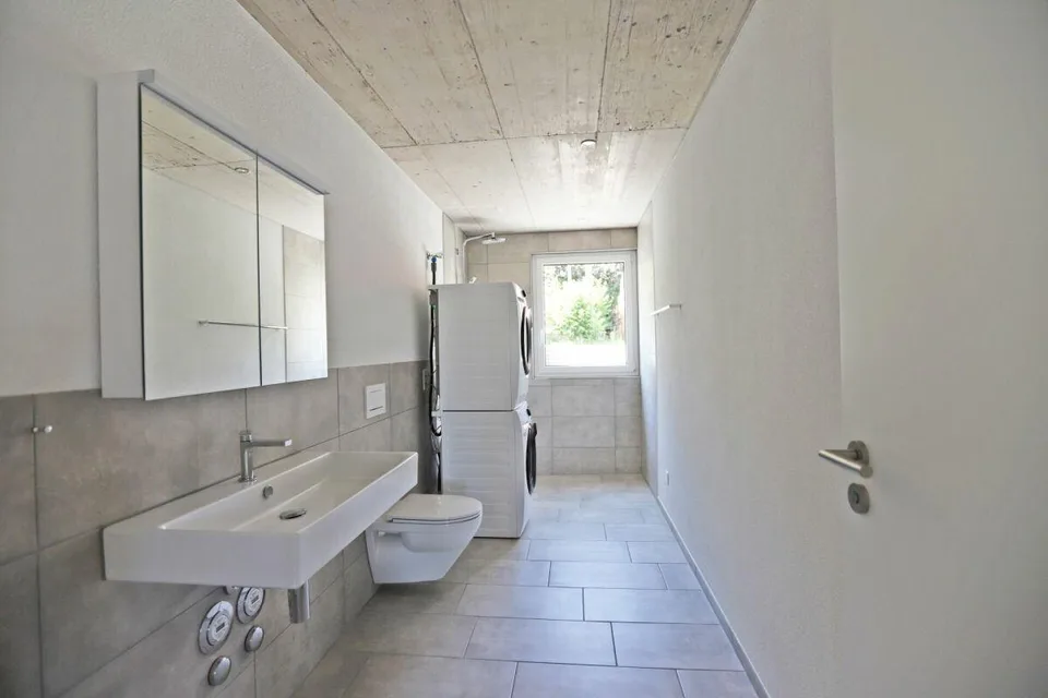Appartement moderne 3.5 pièces avec part de jardin à Kümmertshausen - objet de rendement attractif