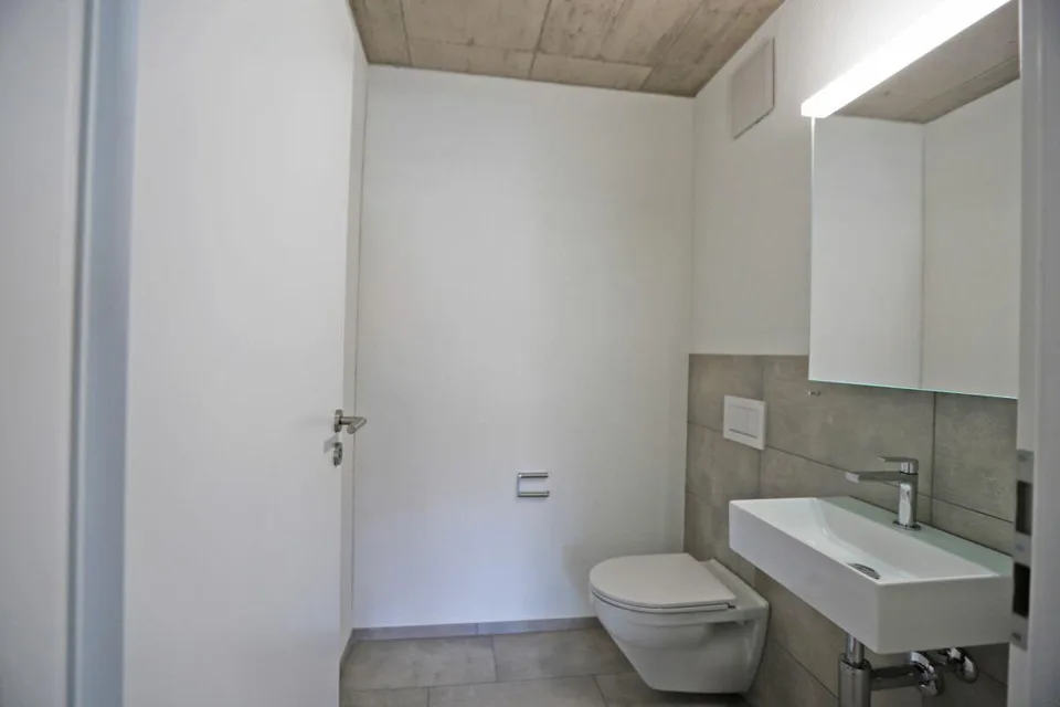 Appartement moderne 3.5 pièces avec part de jardin à Kümmertshausen - objet de rendement attractif