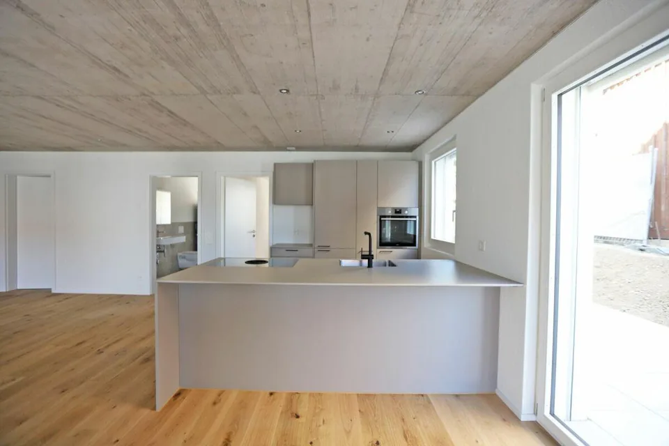 Appartement moderne 3.5 pièces avec part de jardin à Kümmertshausen - objet de rendement attractif