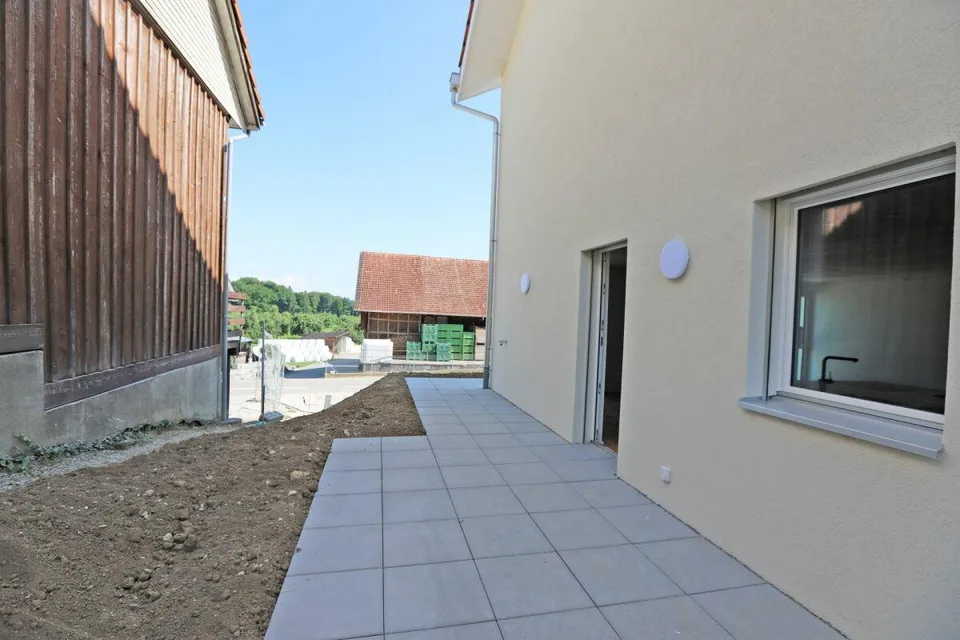 Appartement moderne 3.5 pièces avec part de jardin à Kümmertshausen - objet de rendement attractif