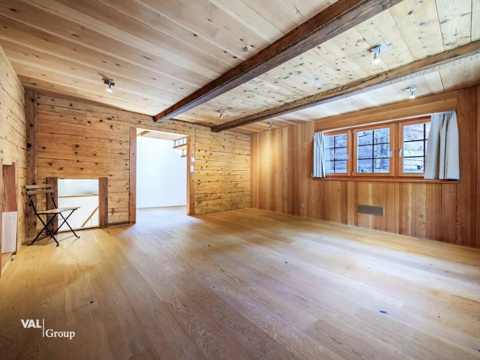 Maison valaisanne rénovée dans le vieux centre villageois de Leuk