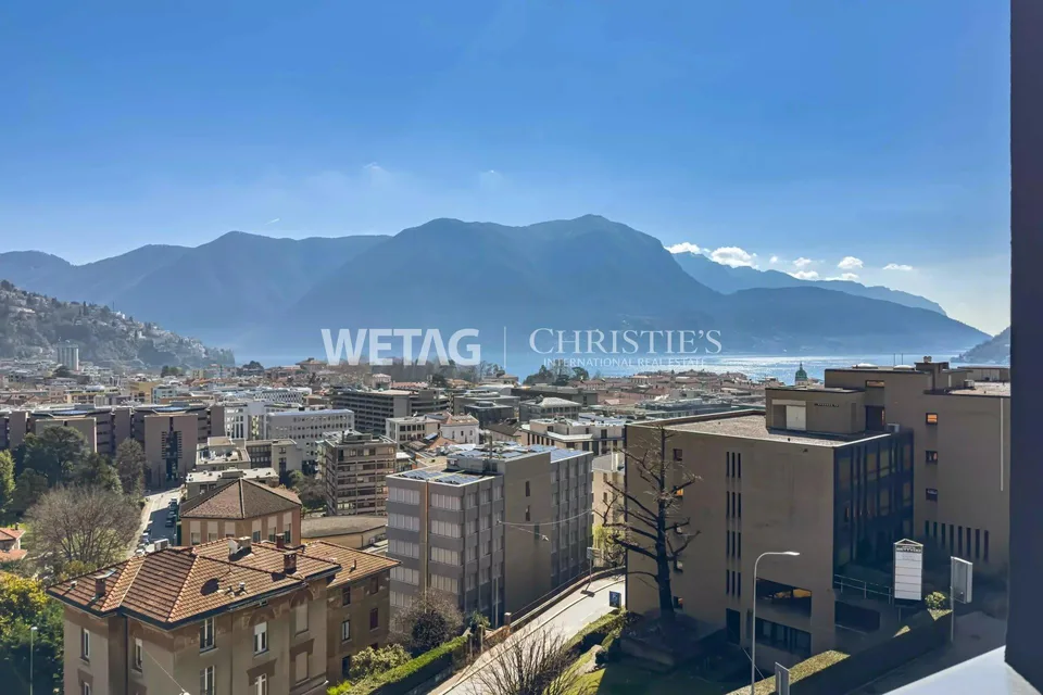Un penthouse moderno, in costruzione, con vista sulla città e sul lago, è in vendita a Lugano
