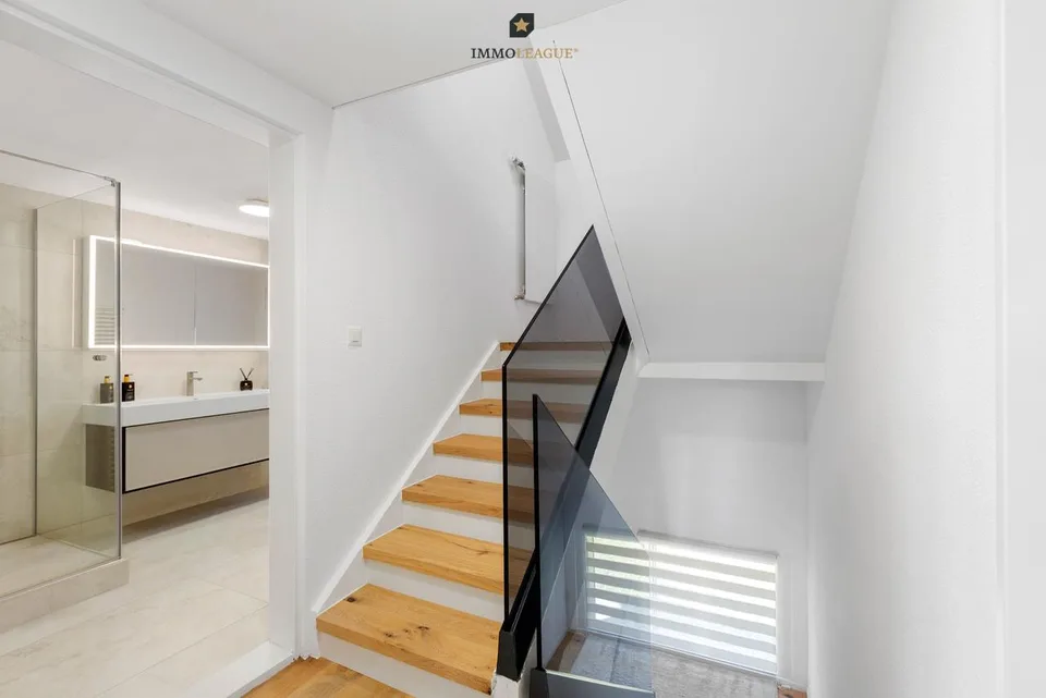 Frisch renoviertes 8.5-Zimmer-Eigenheim mit viel Privacy an familie...