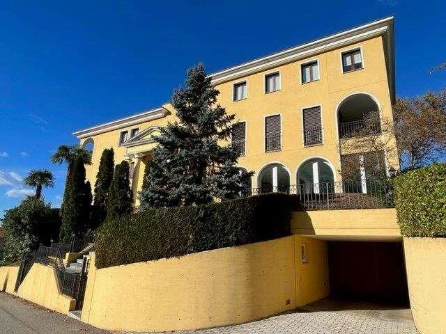COLLINA D'ORO: ELEGANTE  3,5 LOC. IN VILLA CON PISCINA