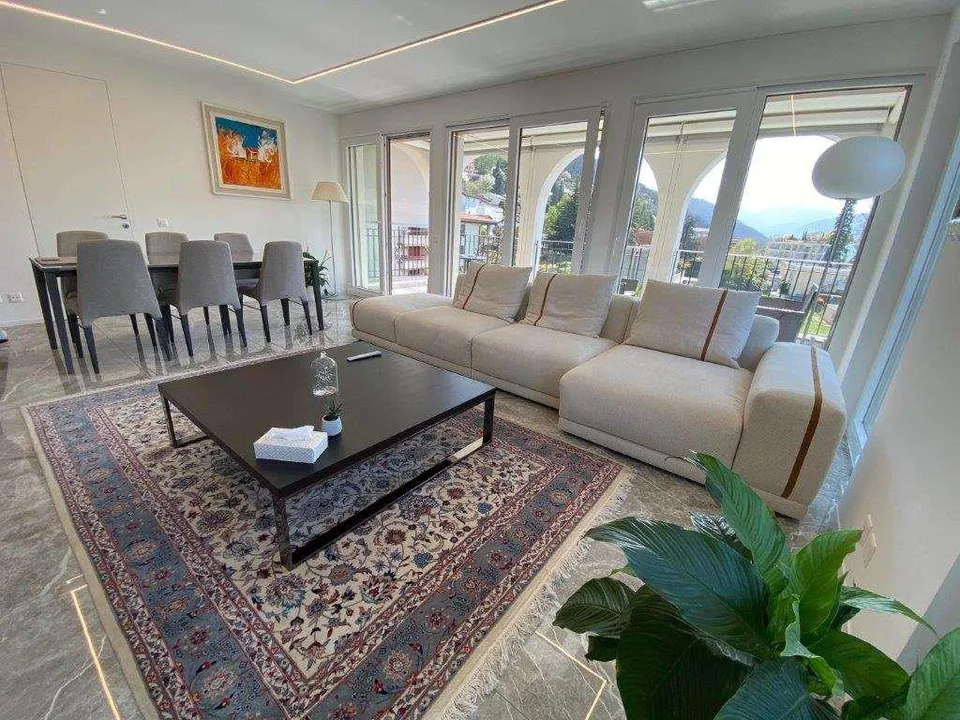COLLINA D'ORO: ELEGANTE  3,5 LOC. IN VILLA CON PISCINA