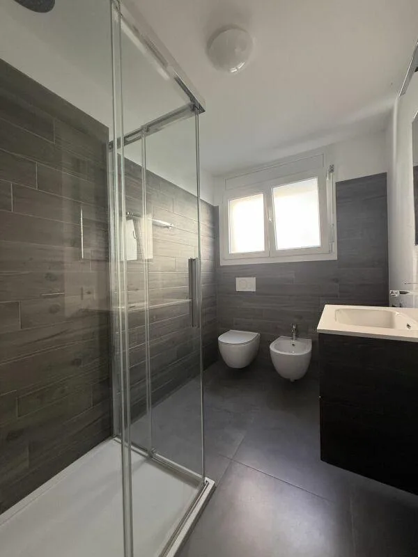 Wohnung mit 4,5 Zimmern von mittlerem/hohem Standard in einem Gebäude mit nur 3 Wohneinheiten – Foto 11 von 12