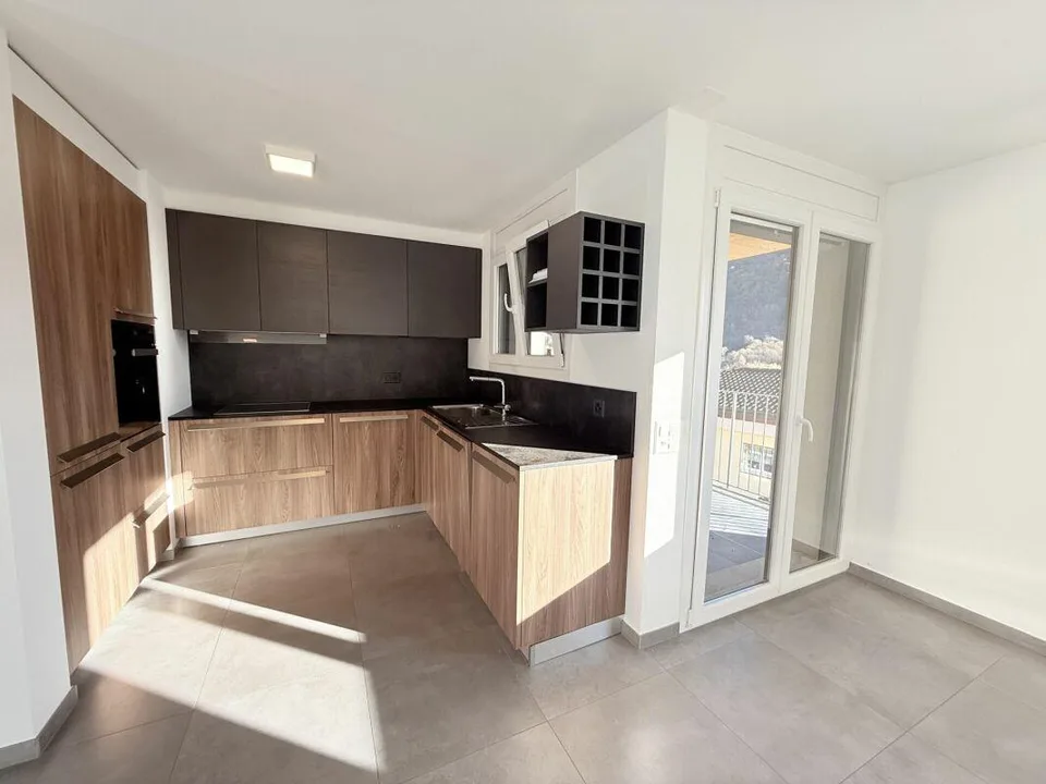 Appartamento di 4.5  locali di standing medio/alto in palazzina di sole 3 unità abitative