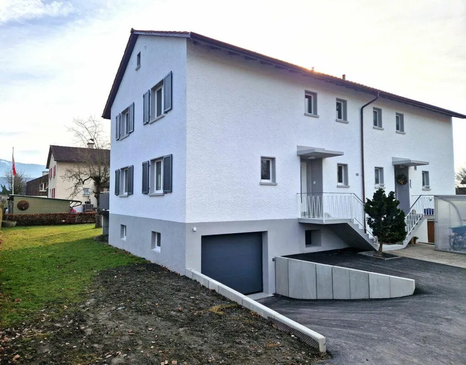 Casa bifamiliare completamente ristrutturata di 4,5 locali con giardino e garage a Widnau – foto 12 di 16